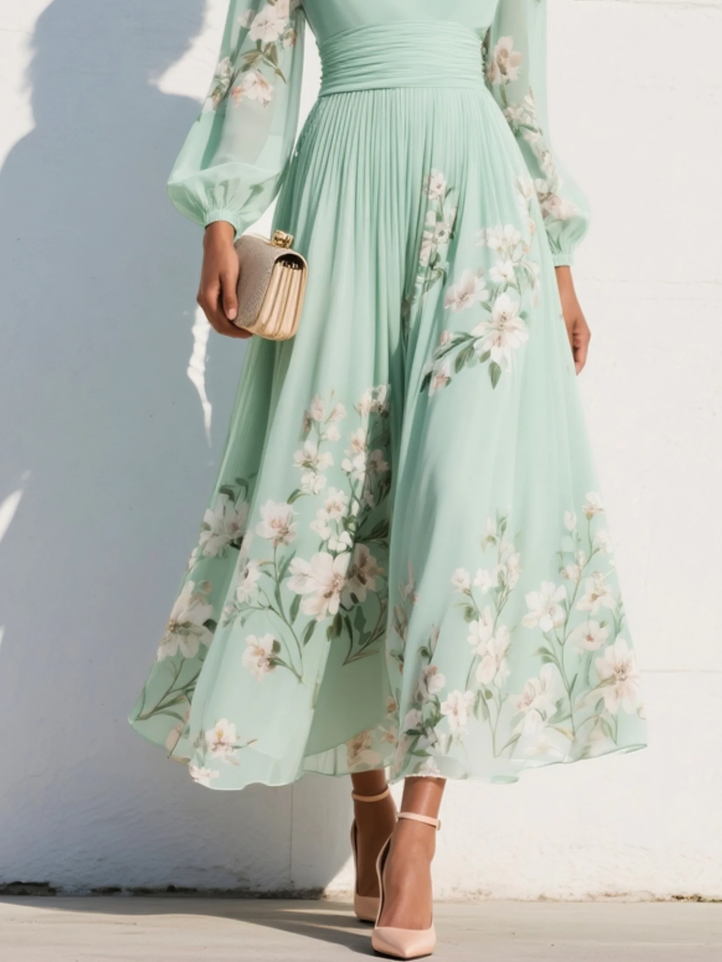 Lysegrønn midi-kjole i chiffon med blomsterprint og V-hals