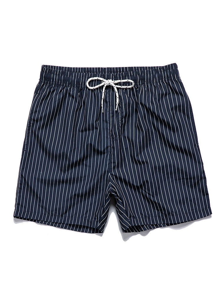 Linne-look kortermet skjorte og badeshorts med stripete mønster