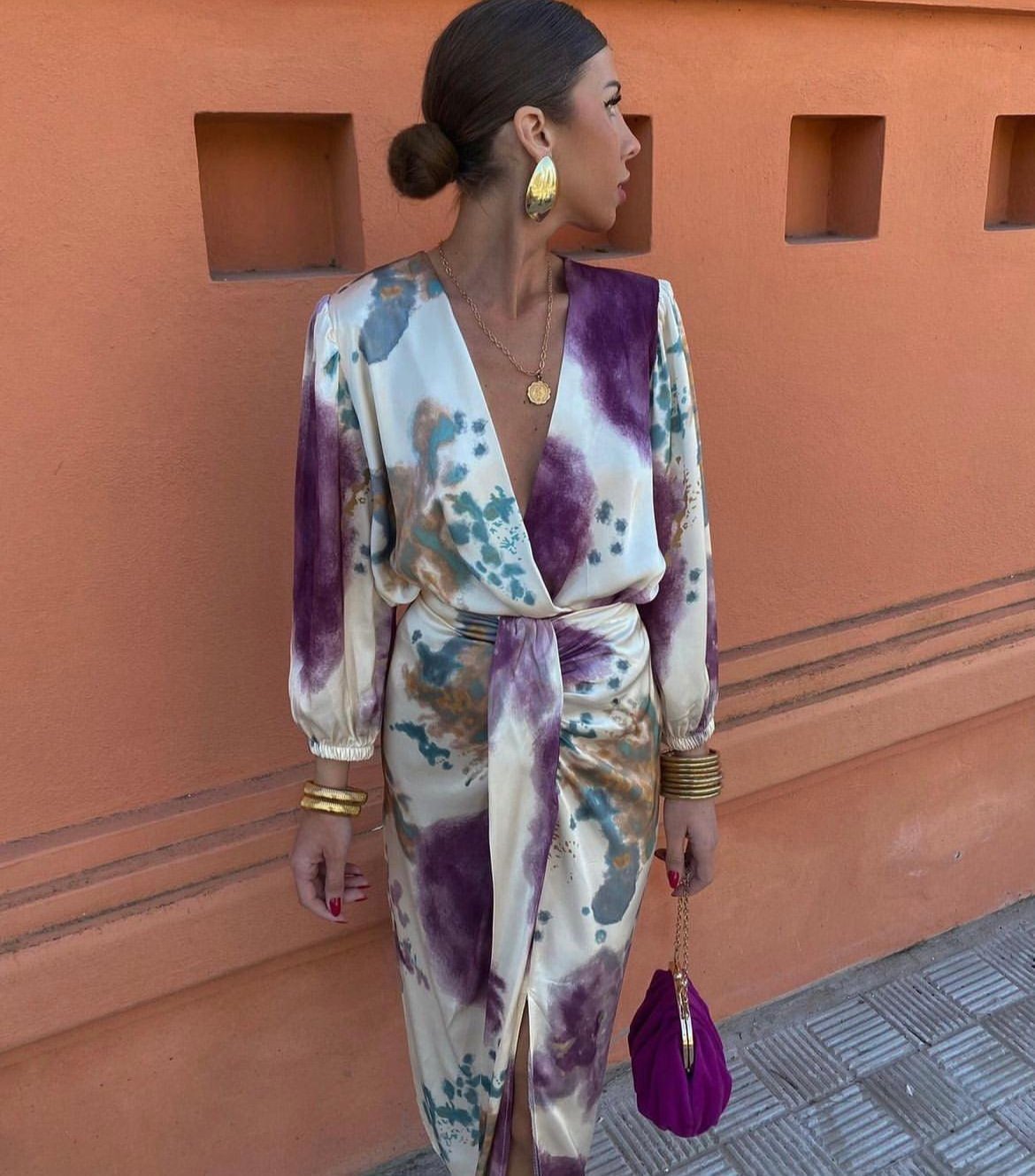 ELKE – EN ELEGANT KJOLE MED V-HALS