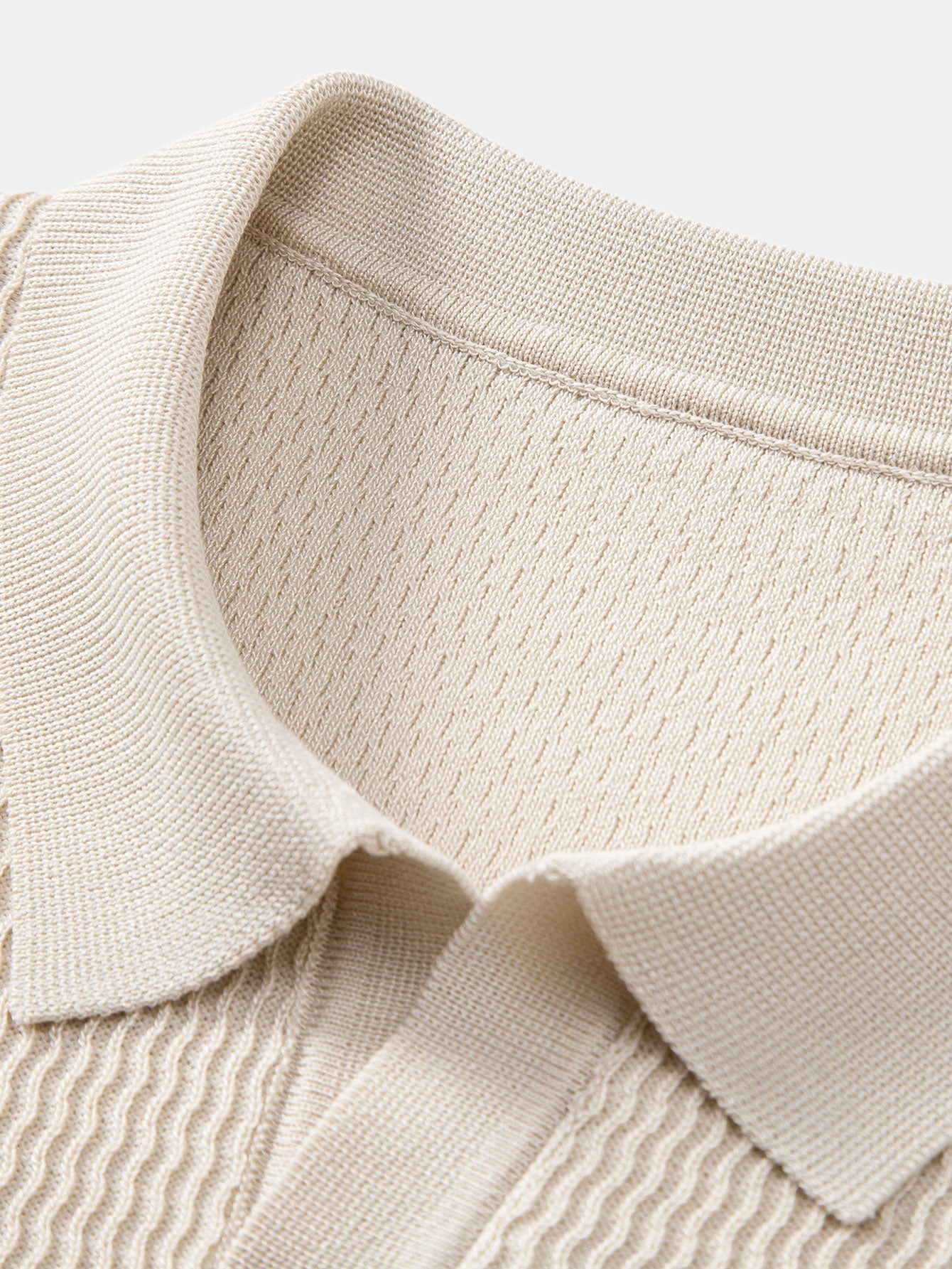 Golf jacquardstrikket V-hals polo-skjorte og smal passform taperet bukse