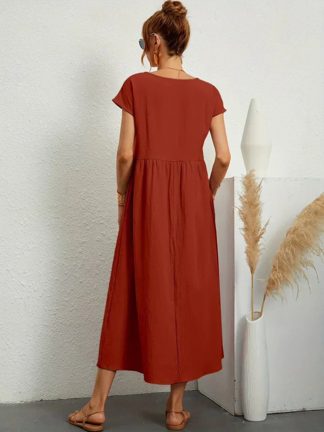 HEIKE™ – Flytende midikjole av tidløs eleganse