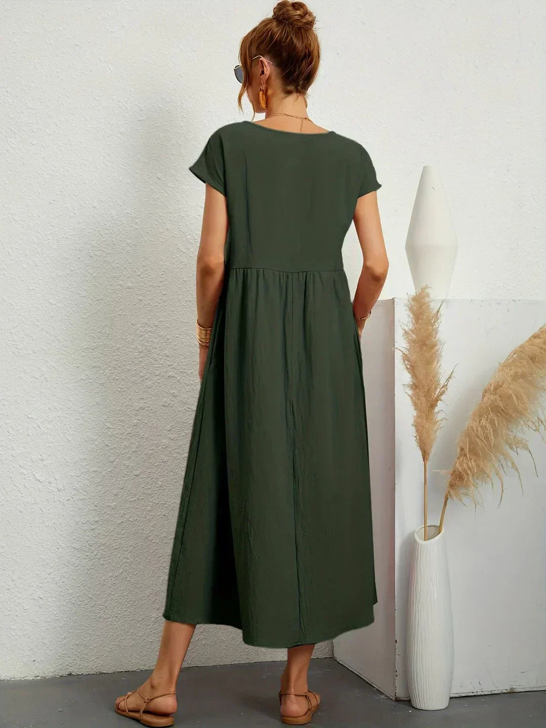 HEIKE™ – Flytende midikjole av tidløs eleganse