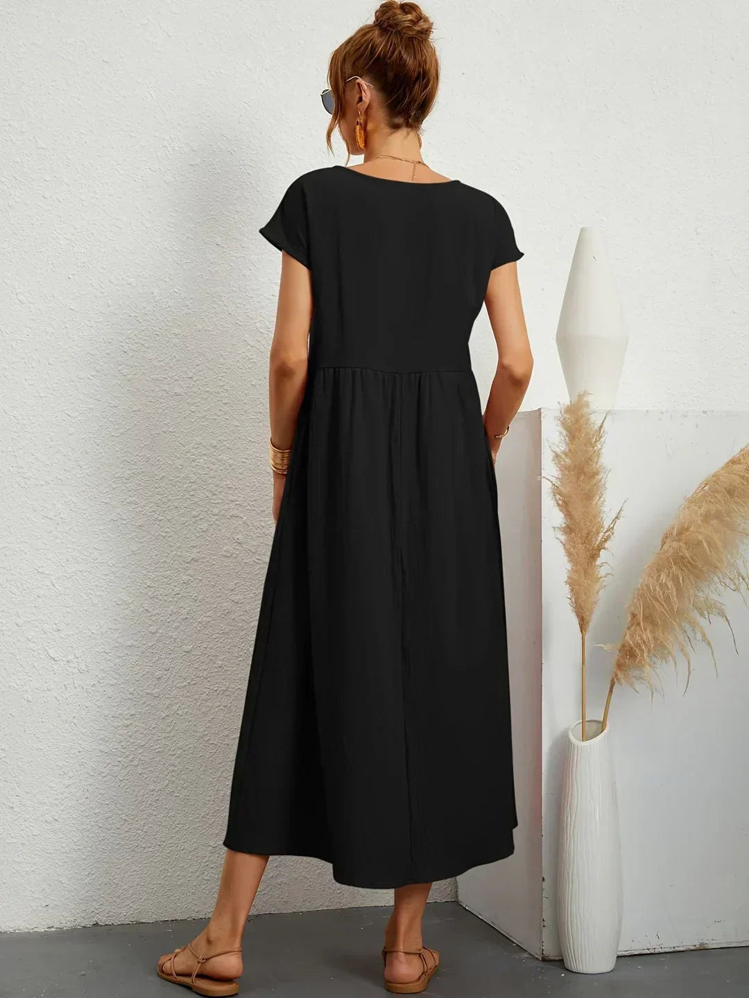 HEIKE™ – Flytende midikjole av tidløs eleganse