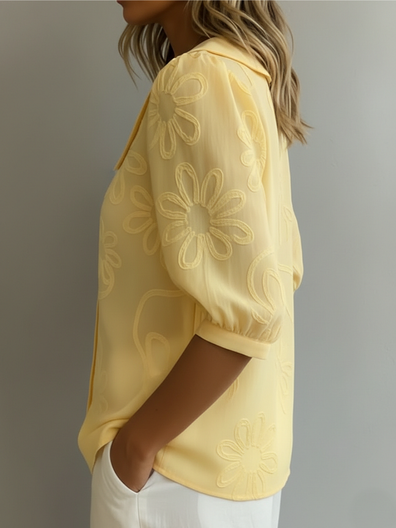 Sara – Bluse med broderte blomster