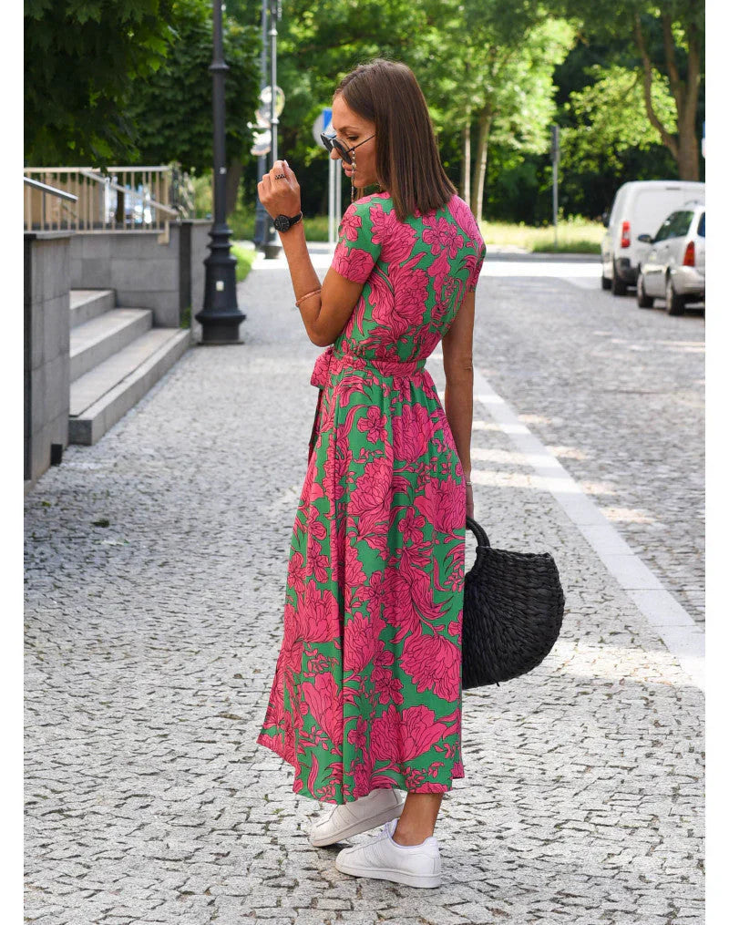 Julia – Elegant kjole med V-hals og flatterende passform