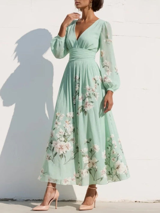 Lysegrønn midi-kjole i chiffon med blomsterprint og V-hals