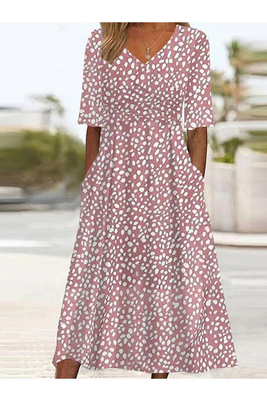 COLETTE | Elegant midi-kjole med figurflatterende passform og prikkemønster